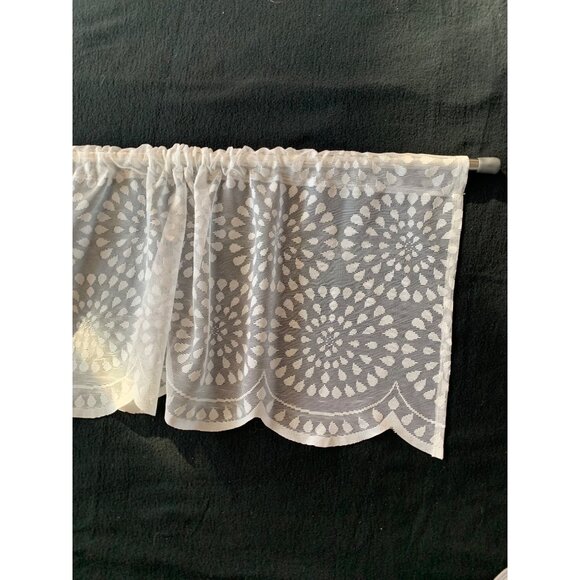 Vintage White Lace Scalloped Valance Curtain 60W x 12L With Floral Design - Picture 5 of 6